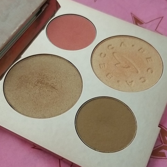 Becca x Chrissy highlighter palette - Picture 3 of 4
